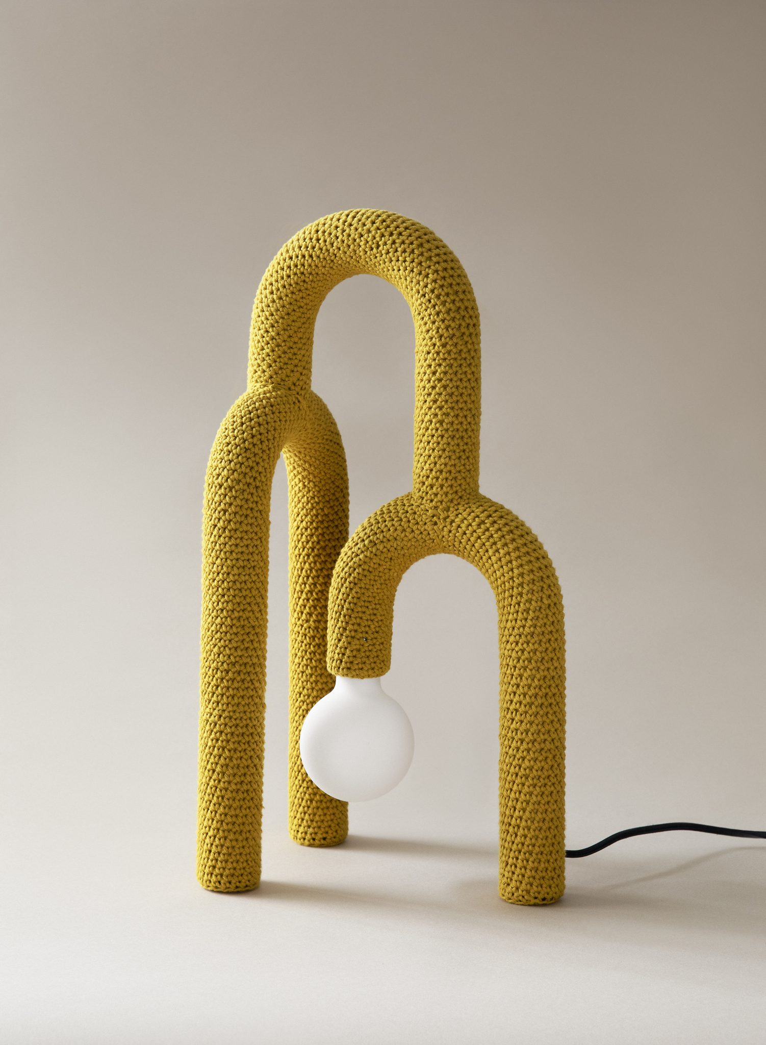 Cumula – Primary colors Yellow Arcs Crochet Table Lamp by AaltoAalto Studio
