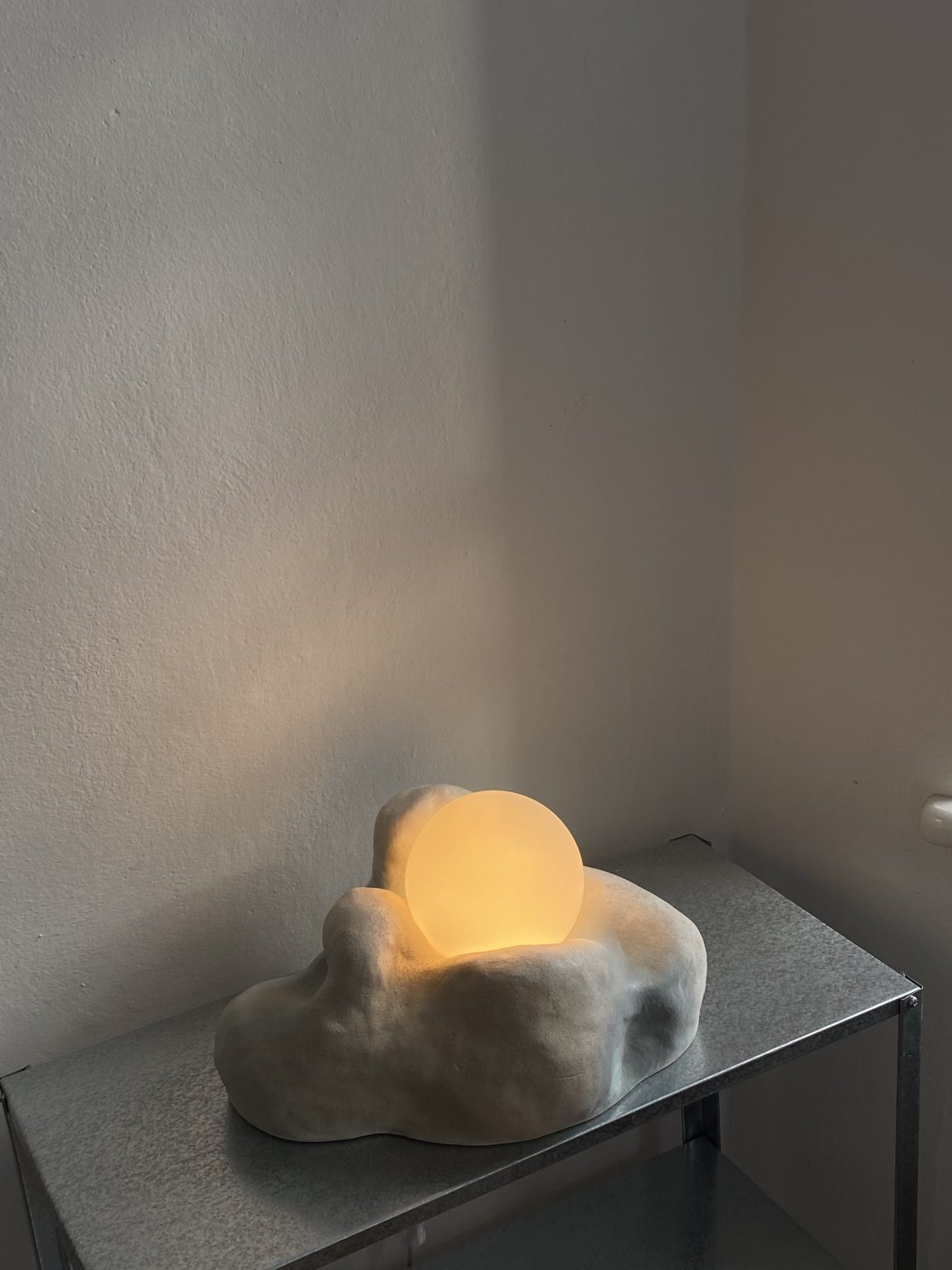 Raio 001 – Organic Sculptural Table Lamp
by Raios