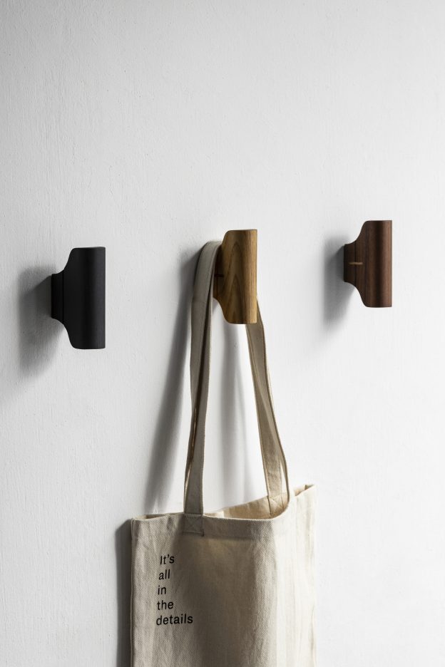 Nigiri – Set Of 3 Wooden Coat Racks by Peca Mobiliario