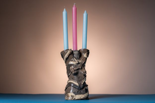 Marañon – Stoneware Sculptural Candleholder
by Vale Ro