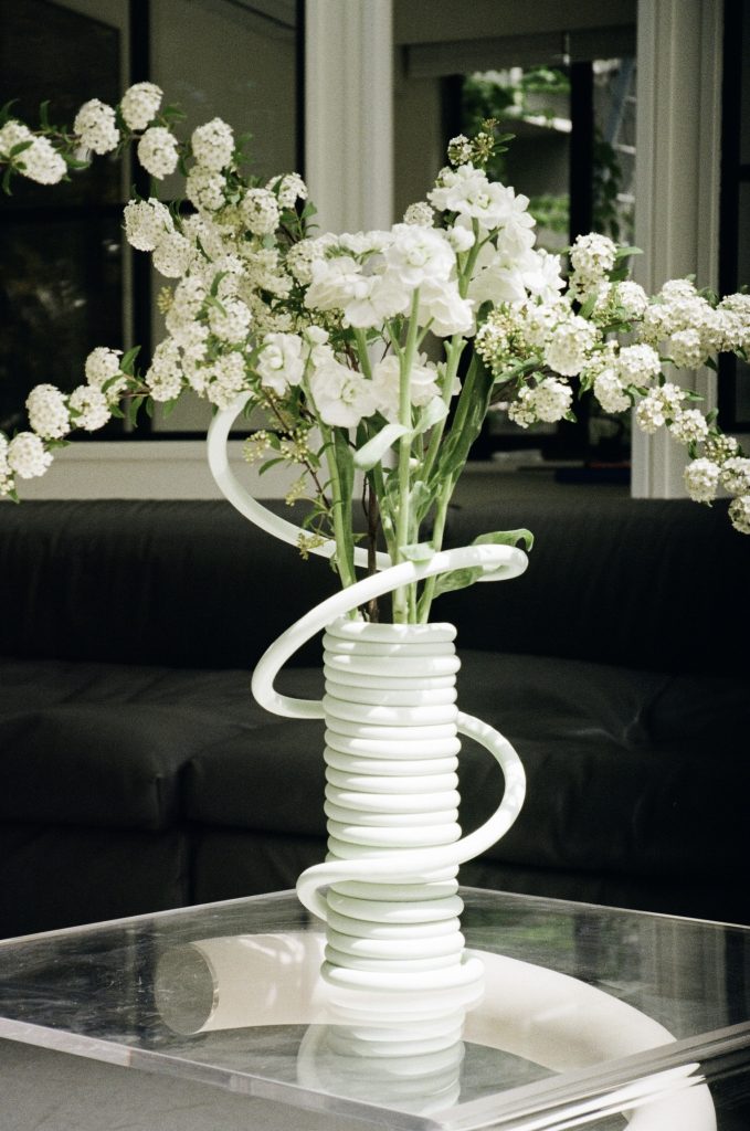 Mono Series 03 – Vase by Greem Jeong